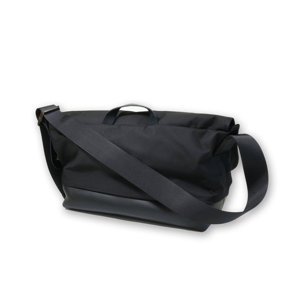 MASSTARD - MESSENGER BAG FROG- BLACK×BLACK