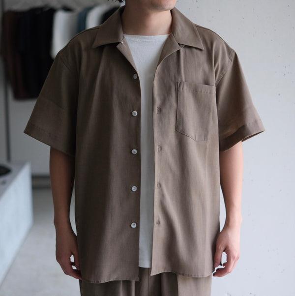 MASSTARD - S/S WOVEN OPEN COLLAR SHIRT - KHAKI